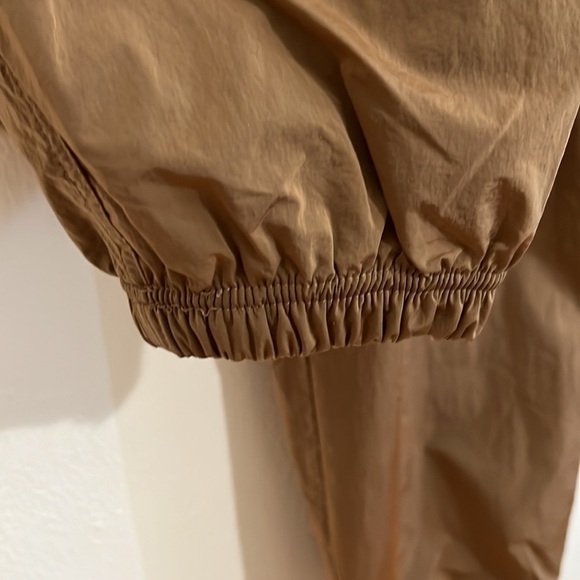 Good American Putty Cargo Joggers With Mesh Lining Size 4  ( 1X) - Picture 3 of 8